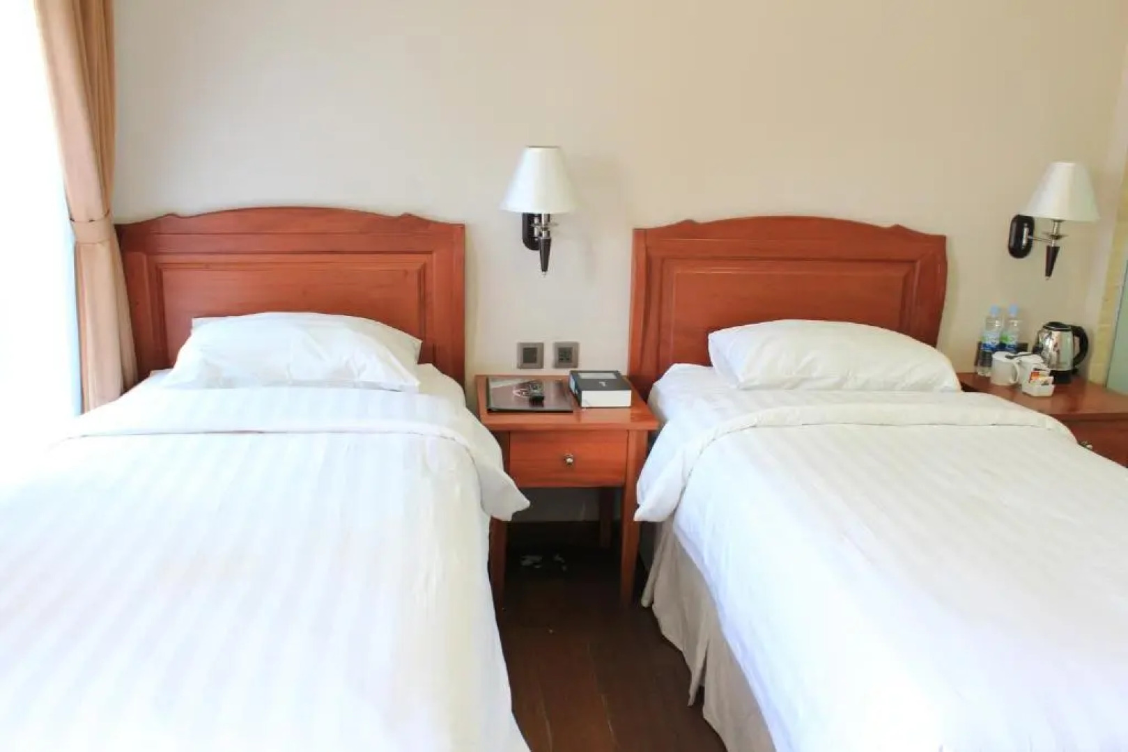 Thong's Inn - KNO Kualanamu Transit Hotel