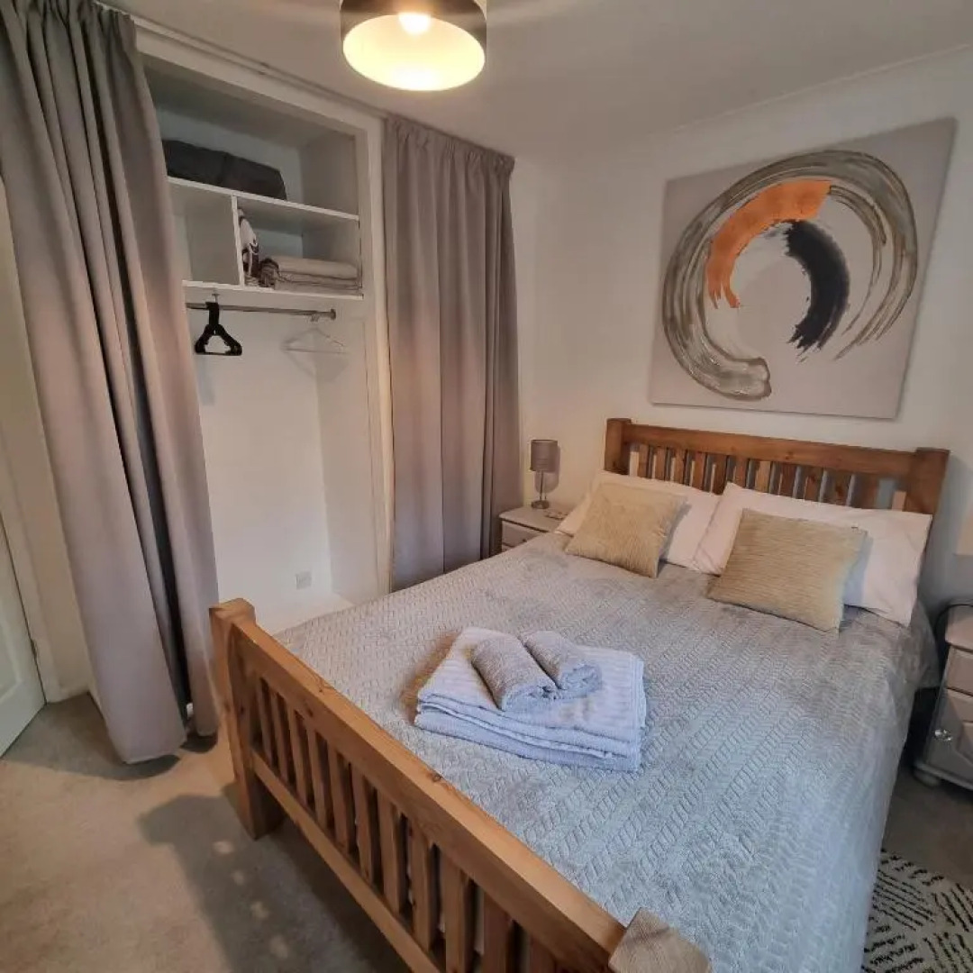 Spacious one bedroom apartment with private garden