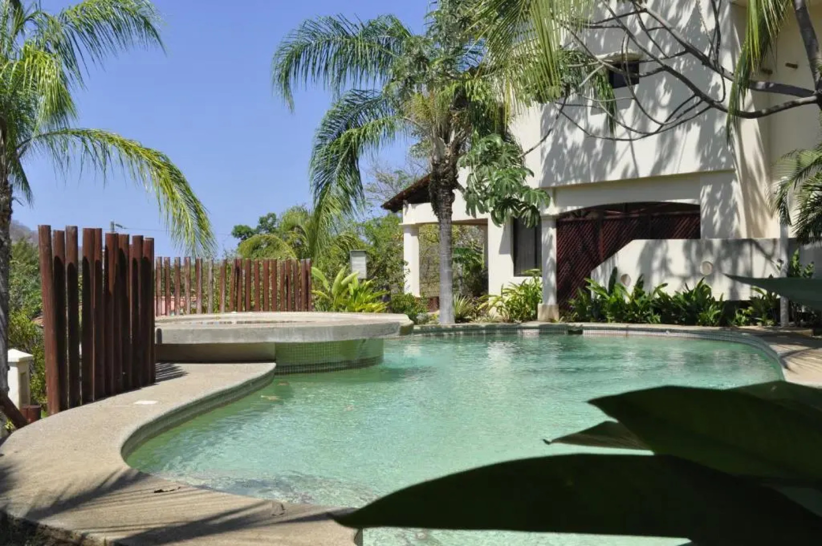 Tropical Gardens - Suites and Apartments