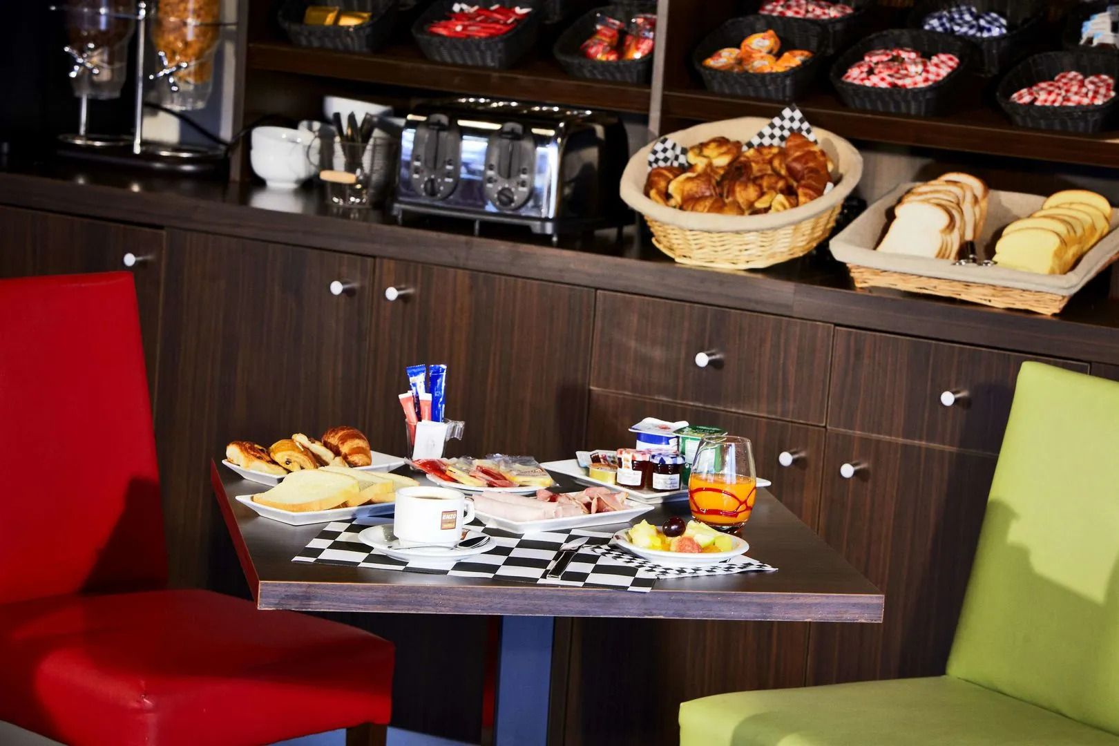 Kyriad Design Enzo Reims Tinqueux