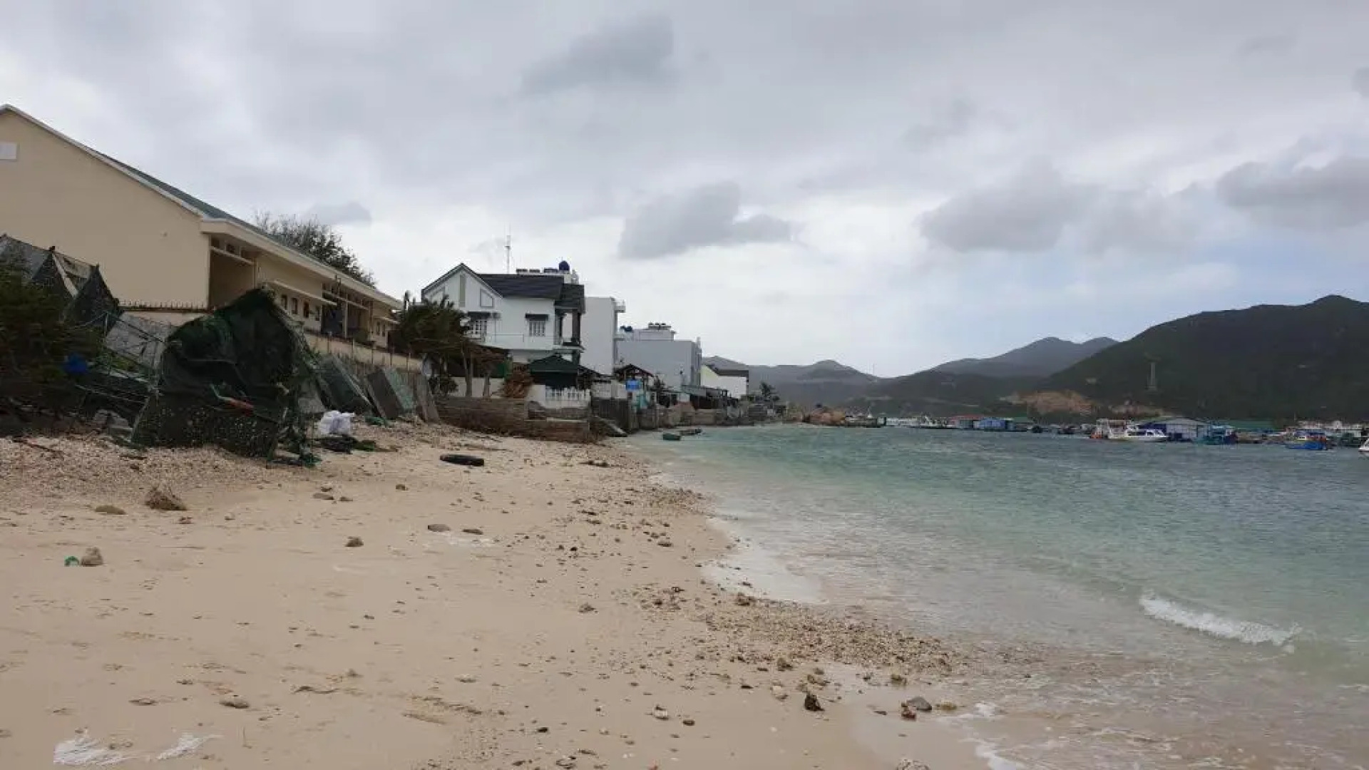 Annie House by the coral on Binh Hung island