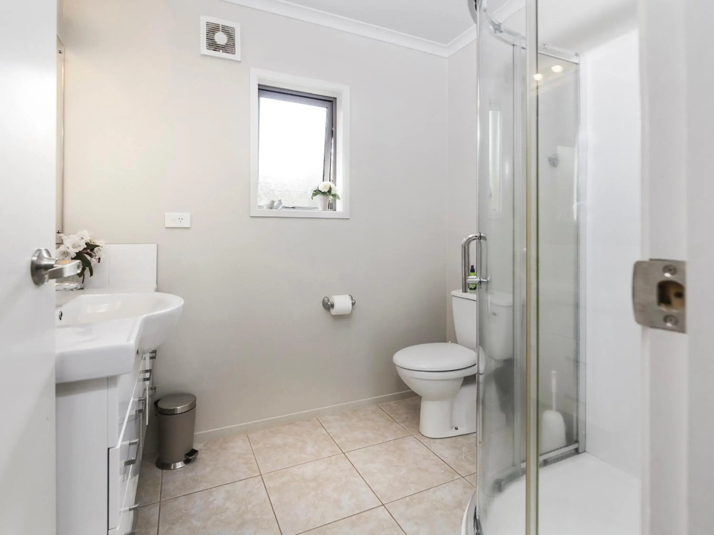 Rainbow Cottage - Lake Tarawera Cottage