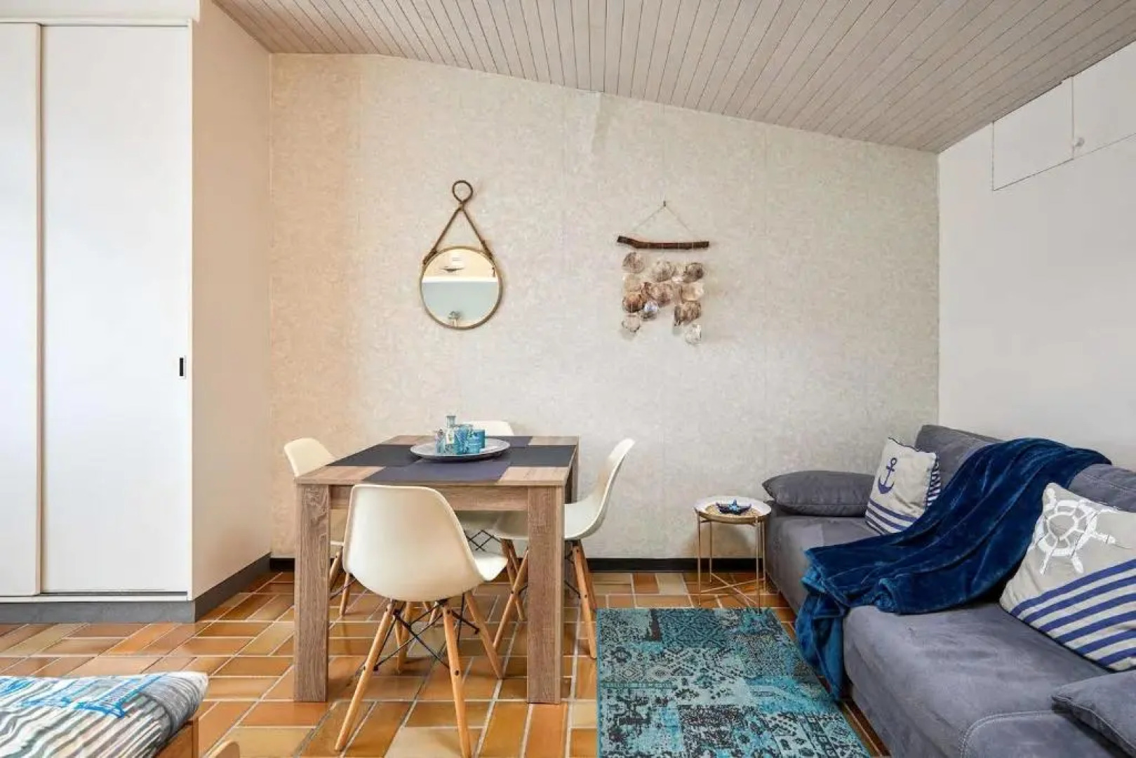 AMAZING BEACH & SUNSETS JUST 75m FROM THE BEACH!