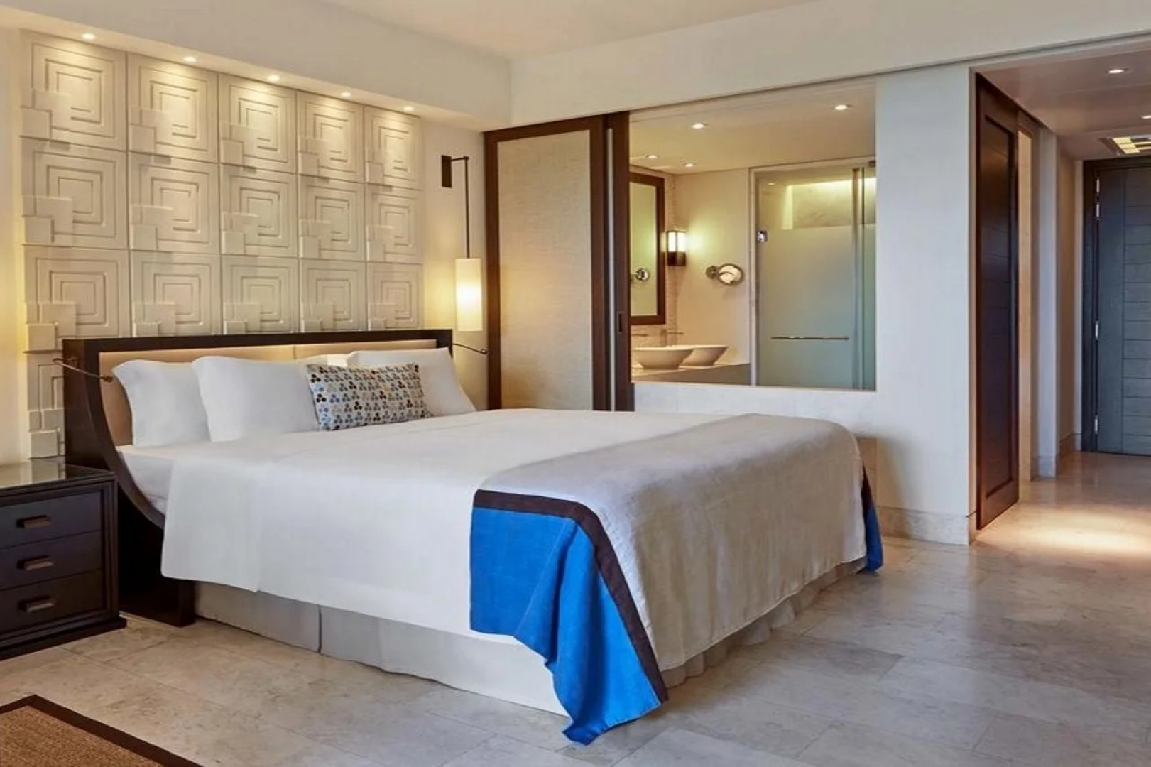 The Romanos, a Luxury Collection Resort