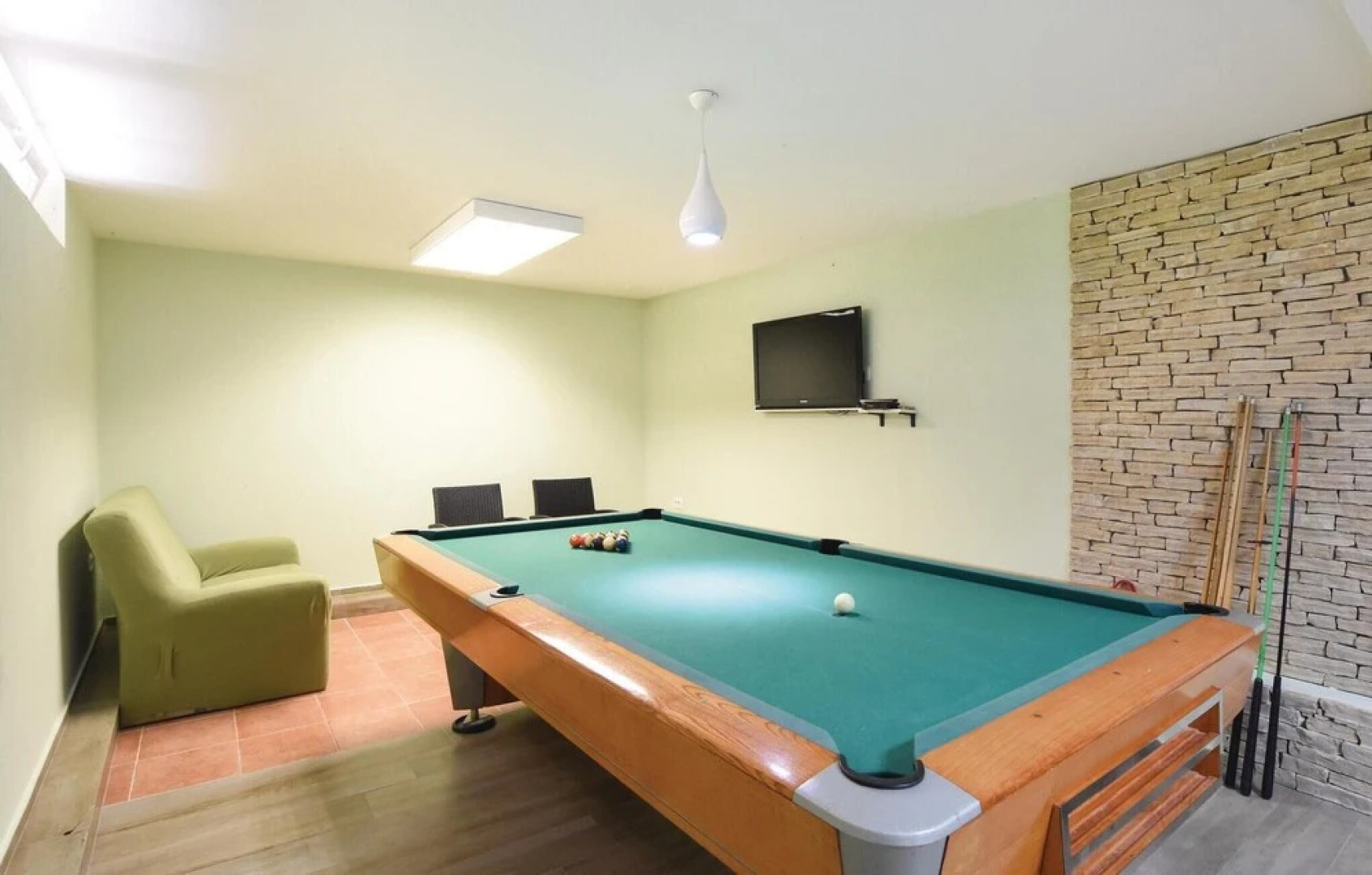 Awesome Home in Tugare With Wifi and 4 Bedrooms