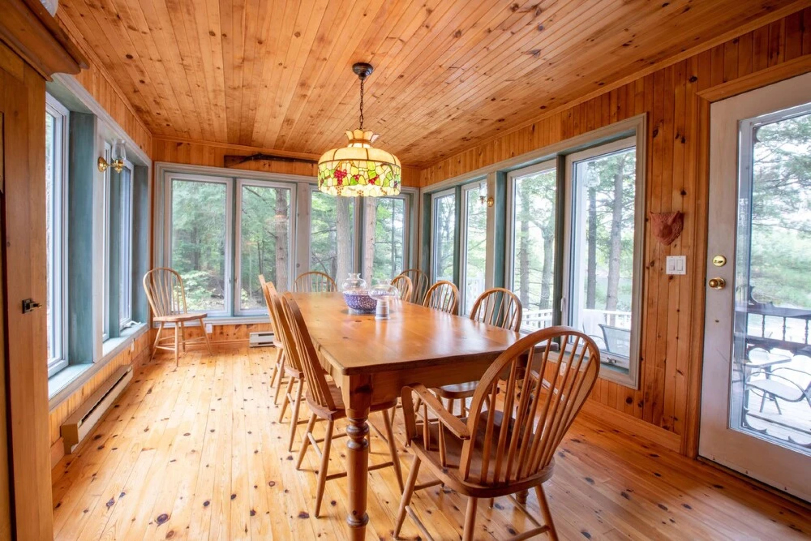 Wildflower Cottage A Fantastic boat access family cottage with a spectacular 500' of waterfront!