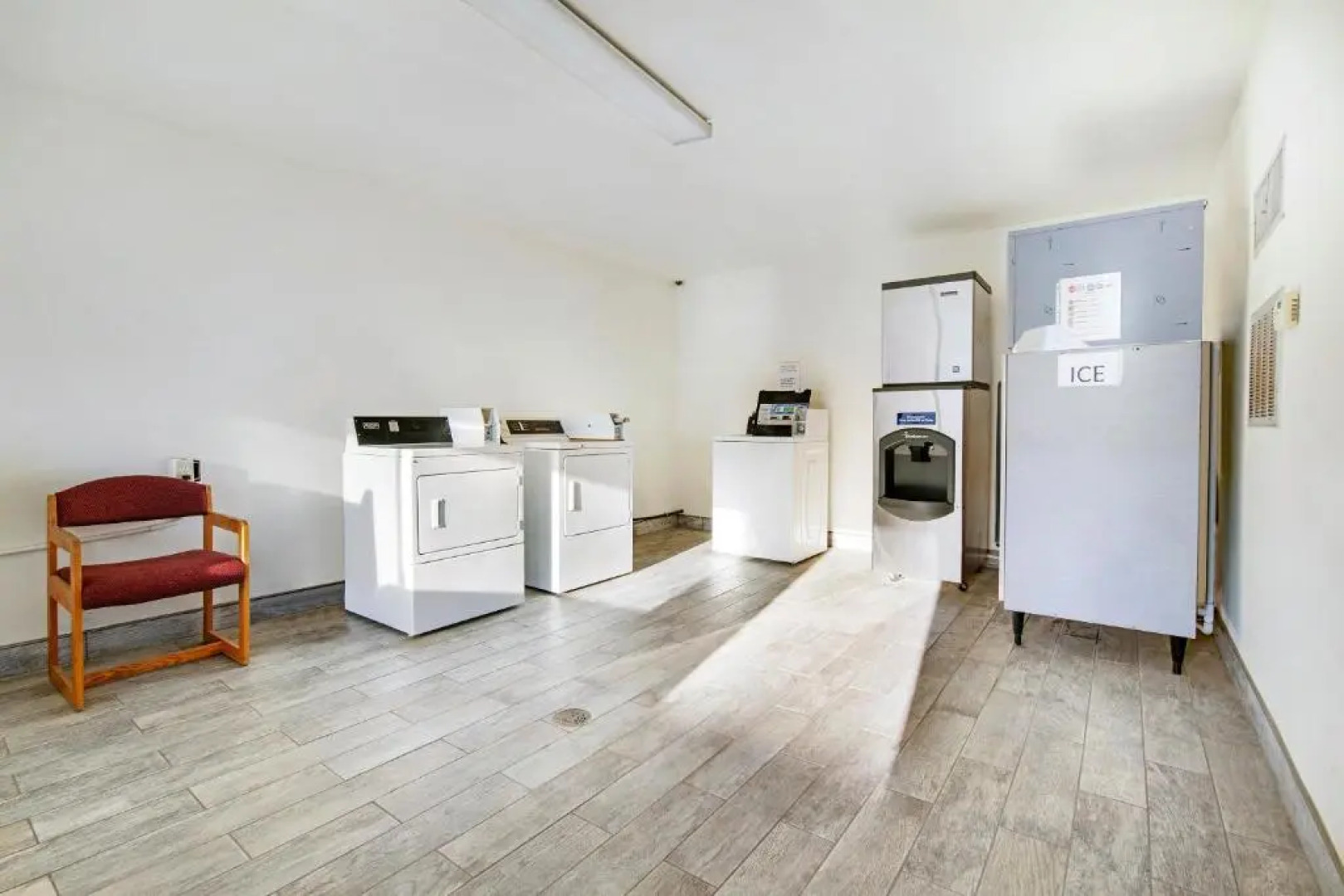 Super 8 by Wyndham Dunnigan