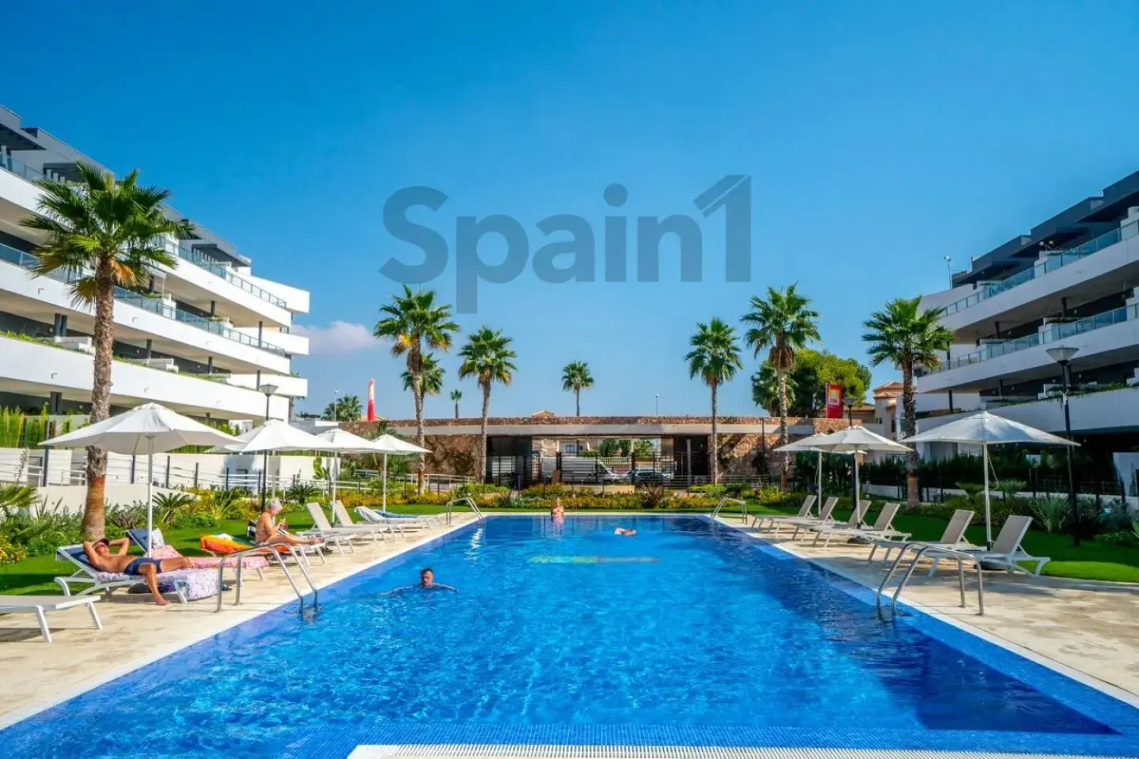 Exclusive apartment in Flamenca Village with gym, sauna, 3 pools - 600 m from the beach