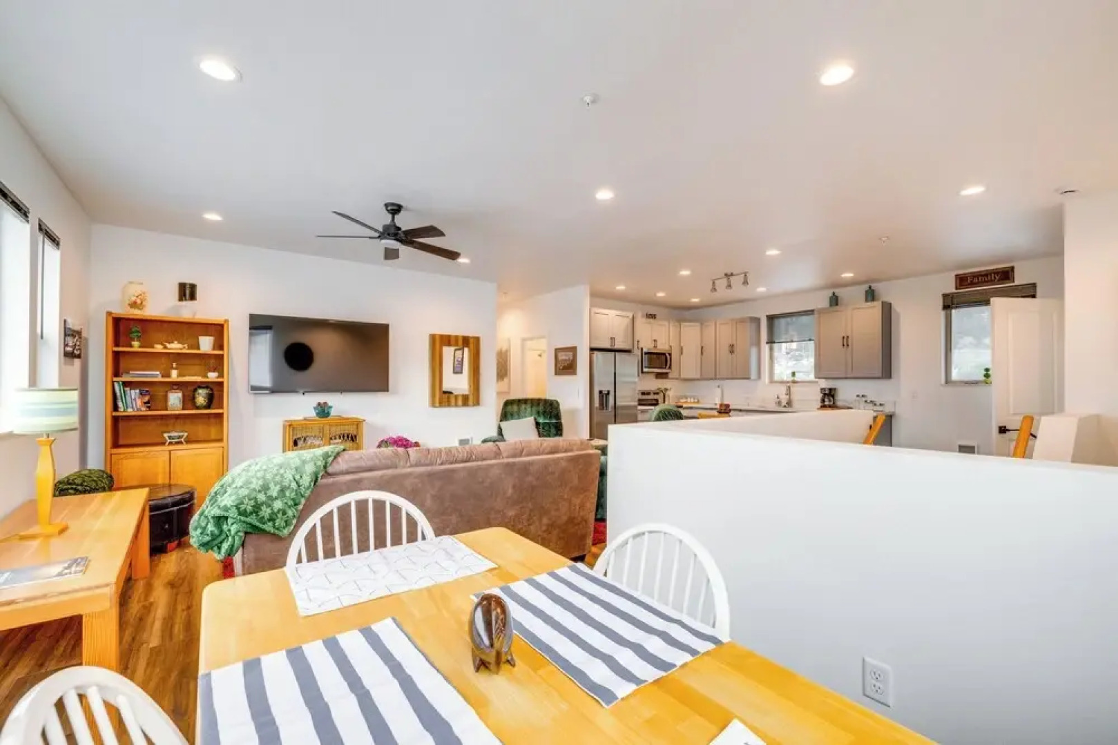 Walk to Marina: Tillamook Bay Apt w/ Water Views!