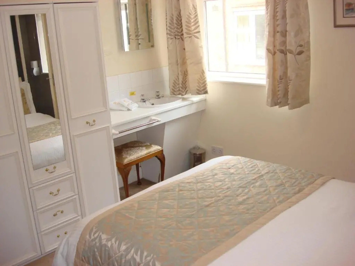 Yellow Mountain Hotel