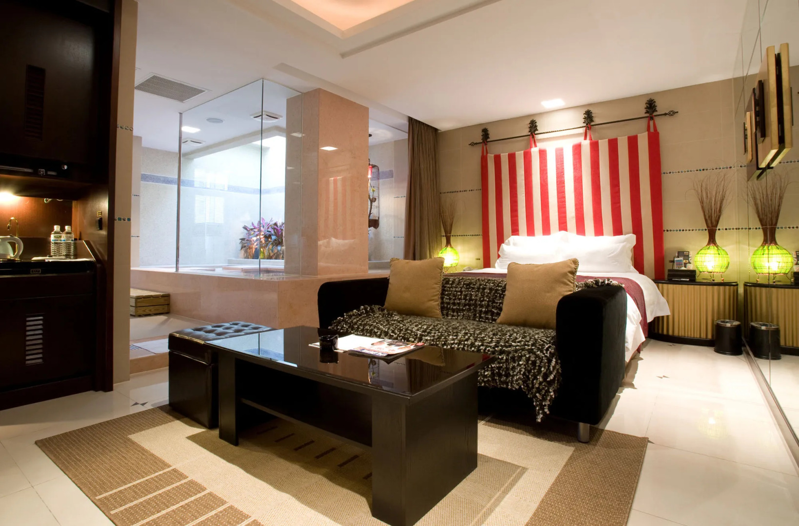 Yes Motel City Resort Paradise