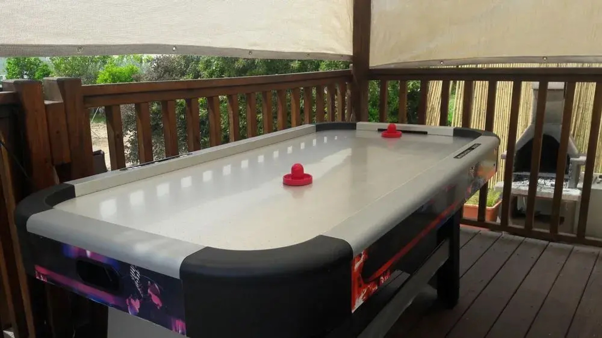 Hen Chalet & Suites in Had Nes