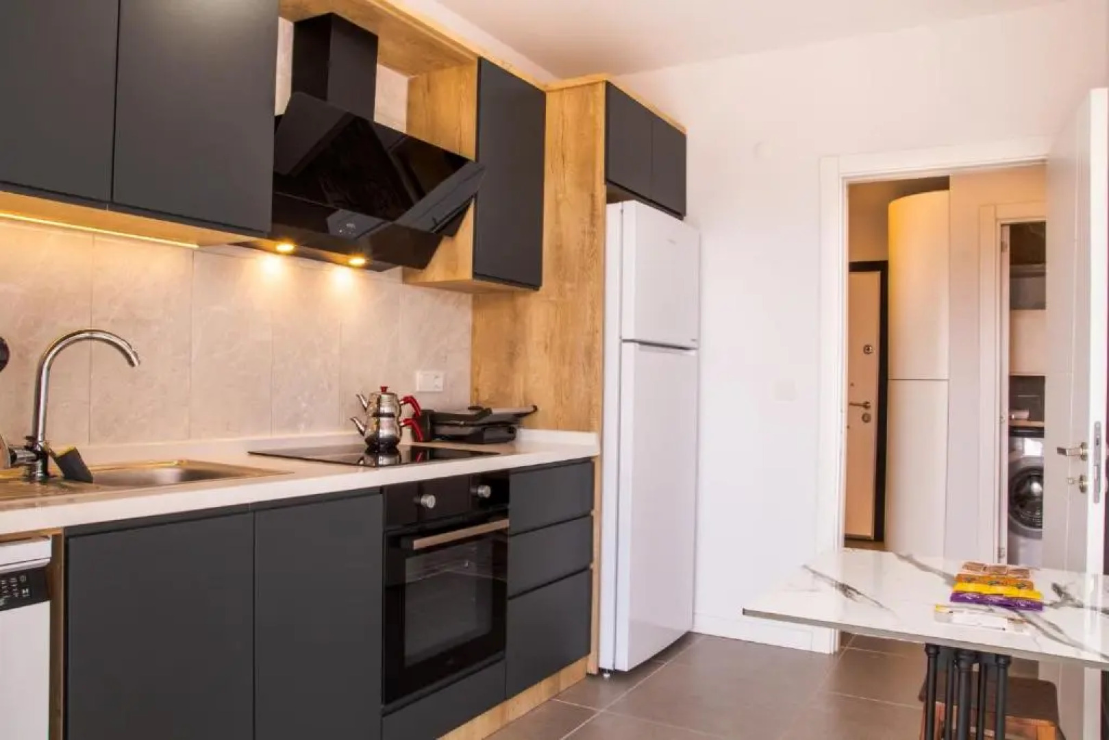 Spacious and Furnished Flat With Balcony in Izmir