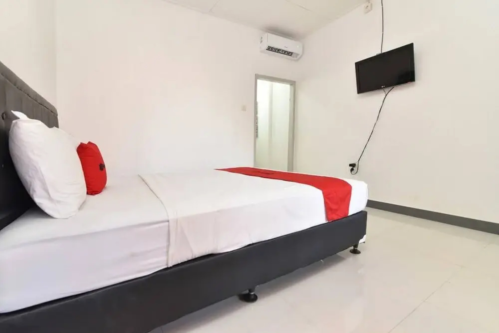 RedDoorz near Tanjung Benoa Beach