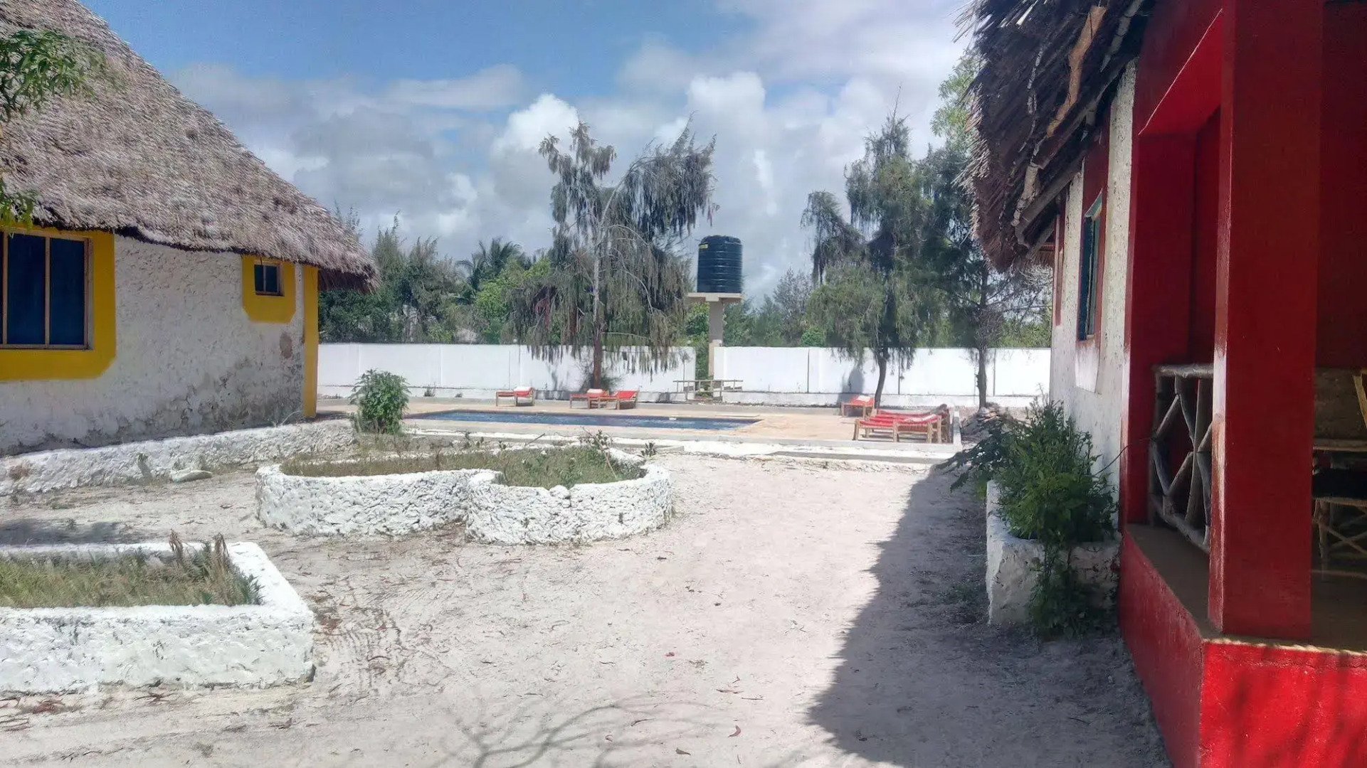 Twisted Palms Lodge & Restaurant