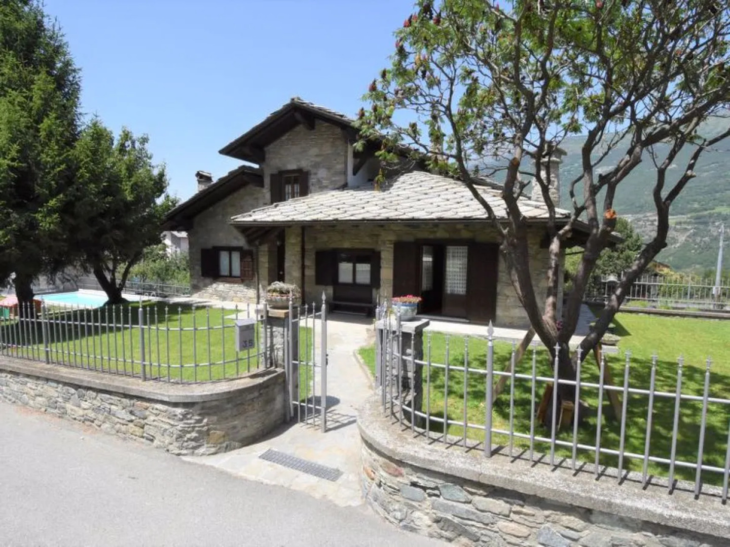 Maison Pro de Solari 28750