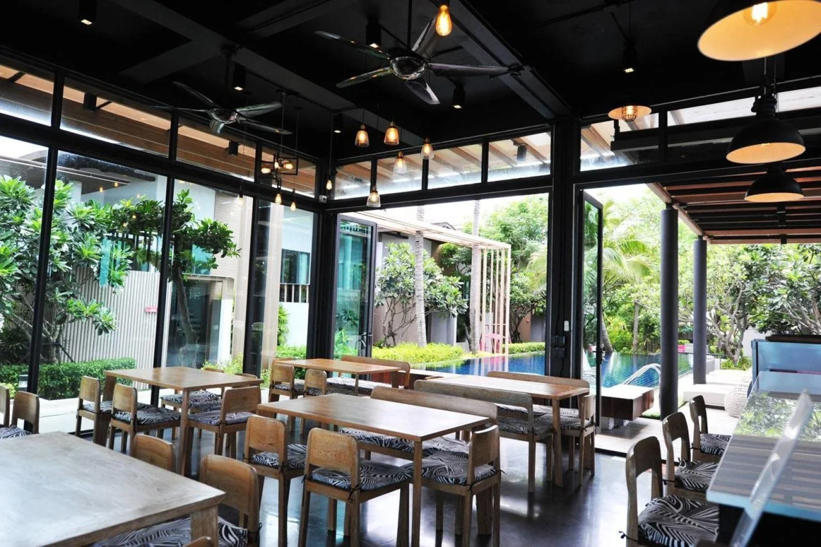 Eco Moment Beach Resort Hadchaosamran