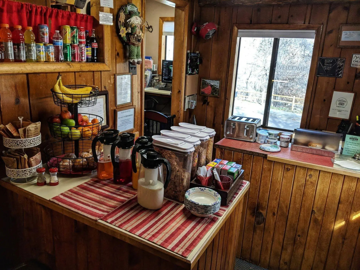 Foot of the Mountain Motel