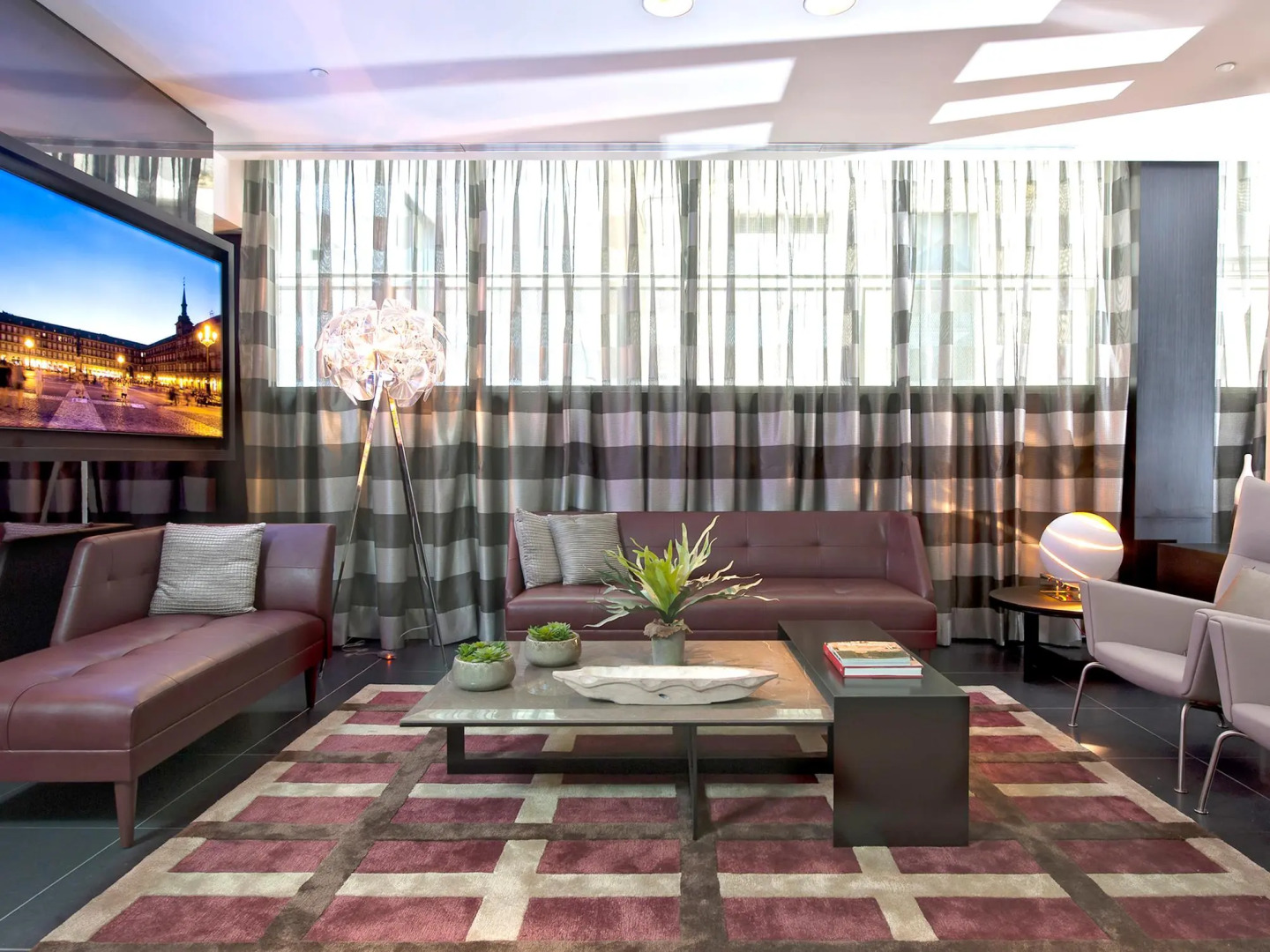 Отель Eurostars Plaza Mayor