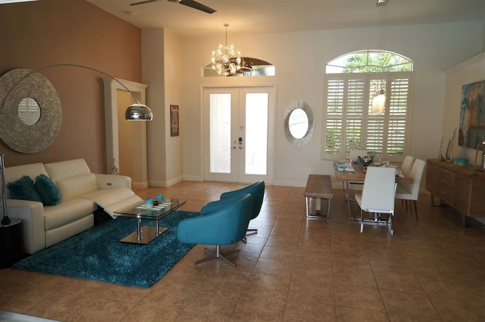 Alicia in Walking Distance to Yacht Club 1014