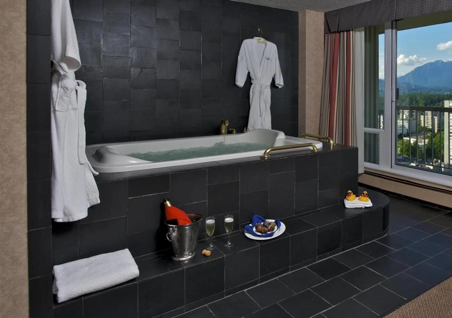 Coast Plaza Hotel and Suites