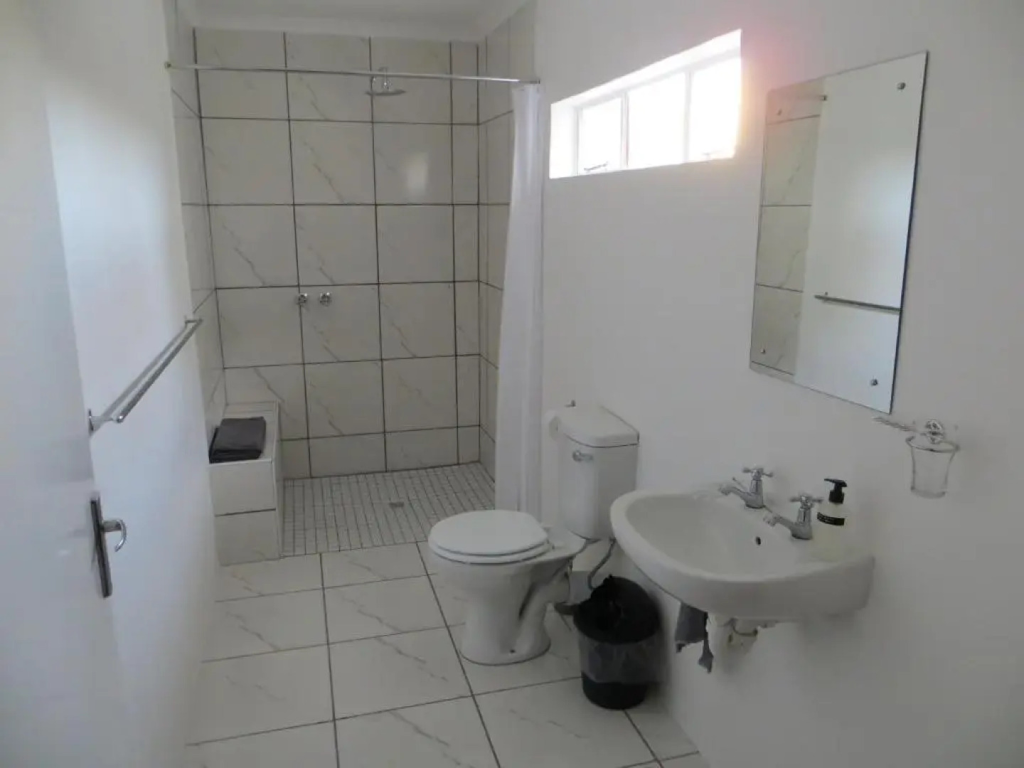 Roode Bloem Farm House