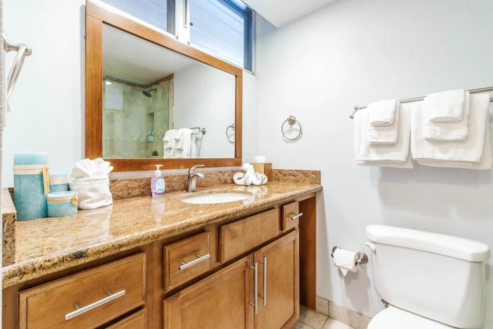 Royal Kahana 702 Studio Bedroom Condo by RedAwning