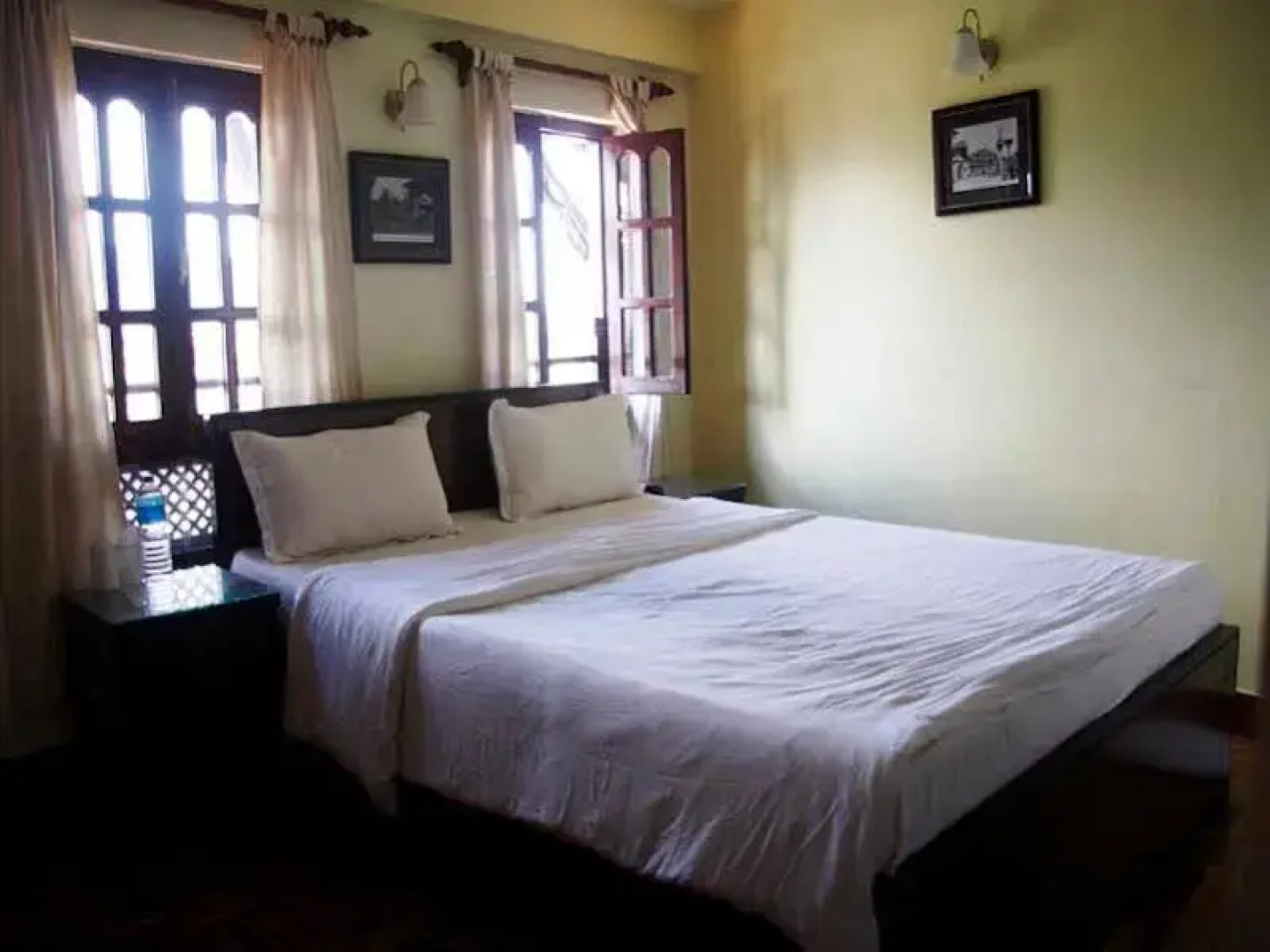 Vajra Guest House & Restaurant