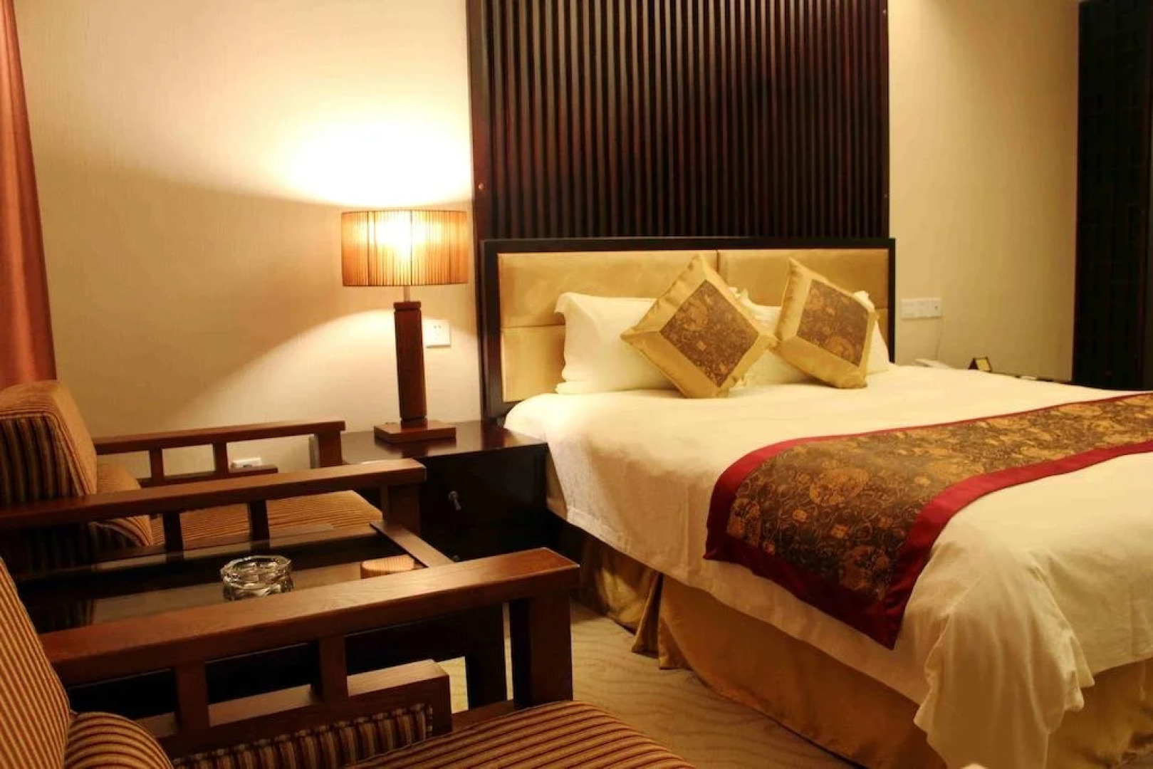 He Zhou Huang Yao Jiu Hu Shan Hotel