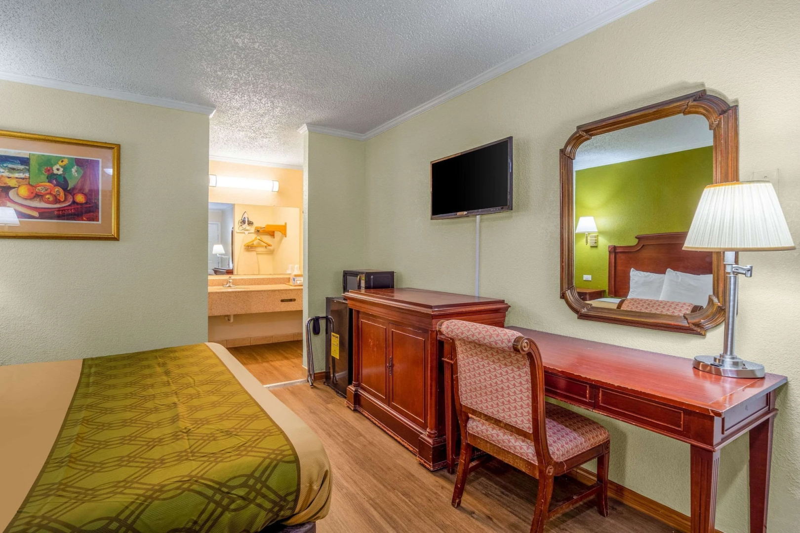 Rodeway Inn & Suites Fort Jackson