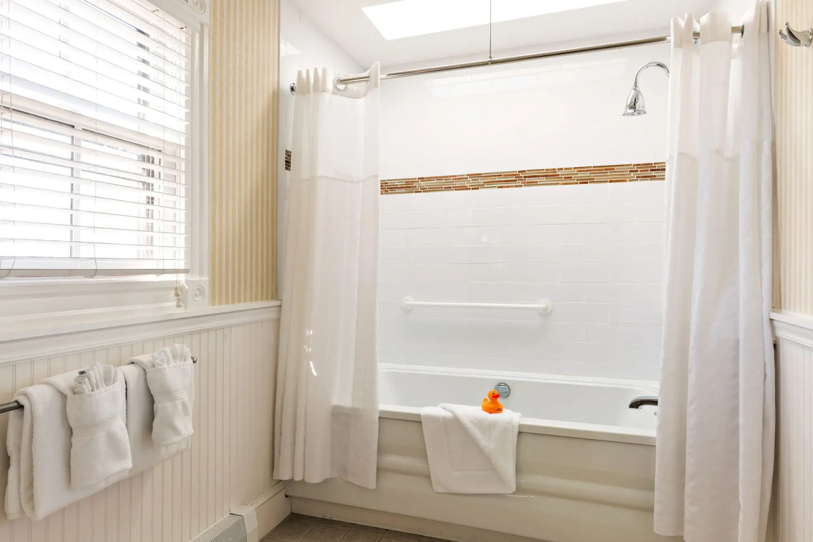 Crowne Pointe Historic Inn & Spa - Adults Only