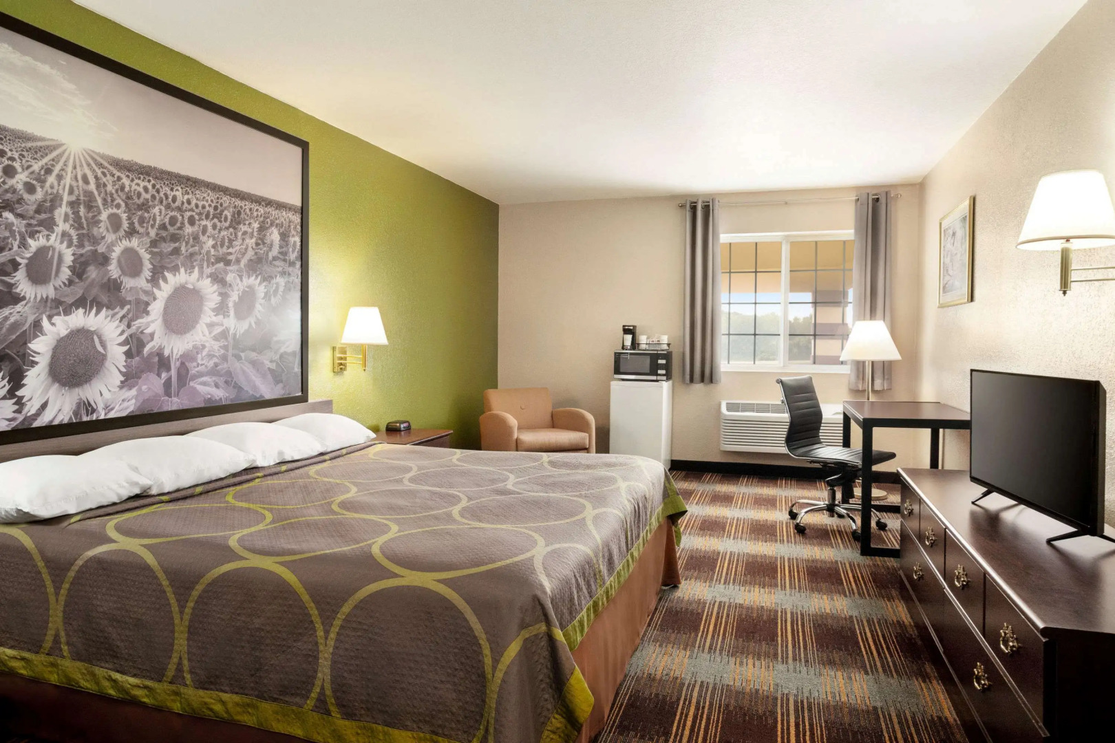 Super 8 by Wyndham Holton