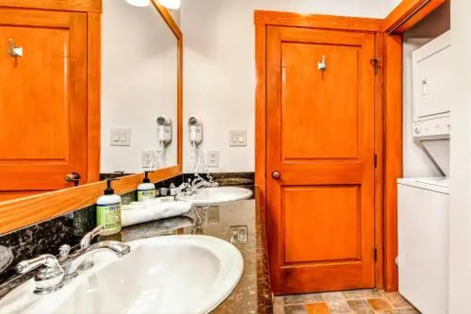 Eagle Springs East 101: Red-Wing Suite