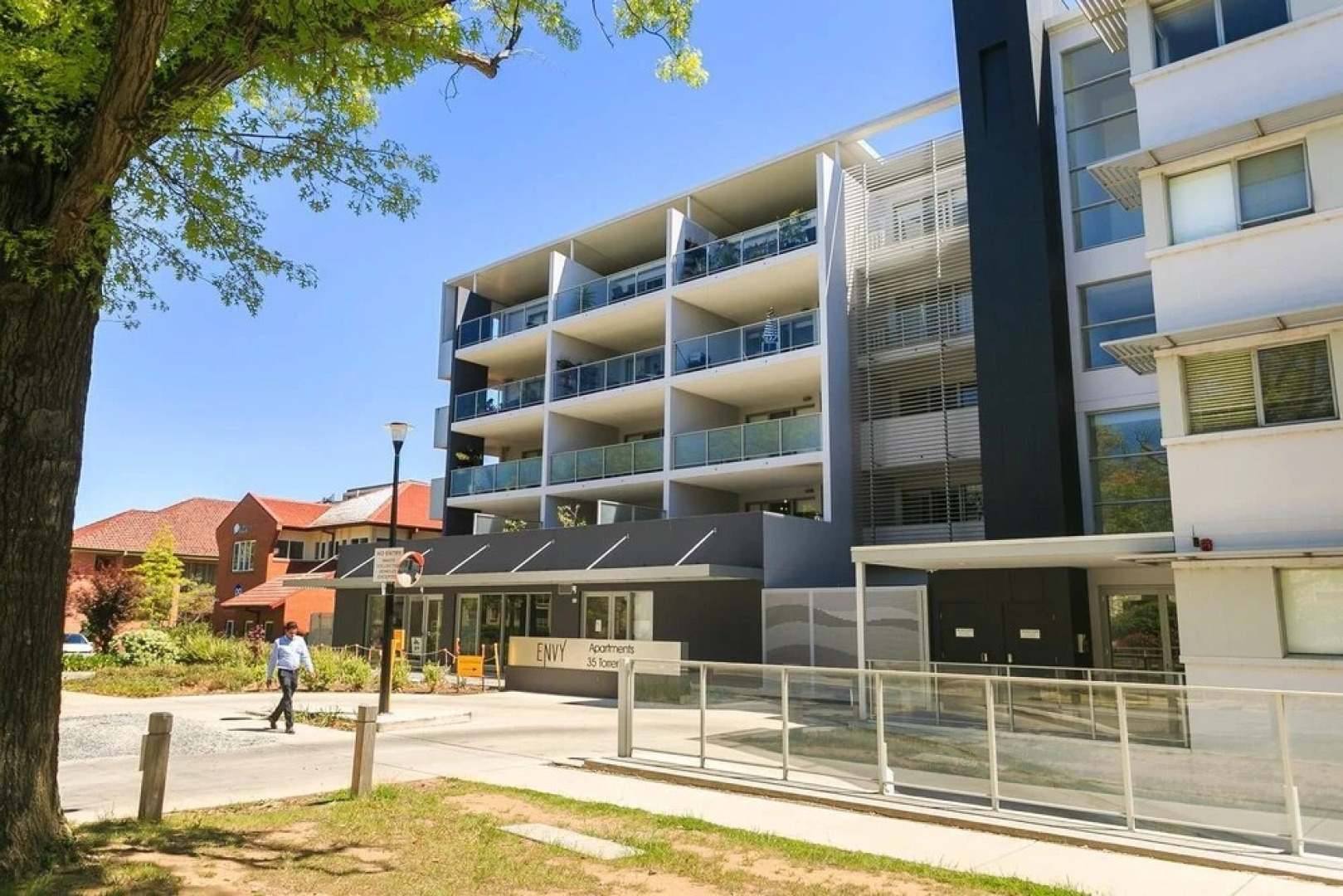 City Central Designer Apartment with Parking