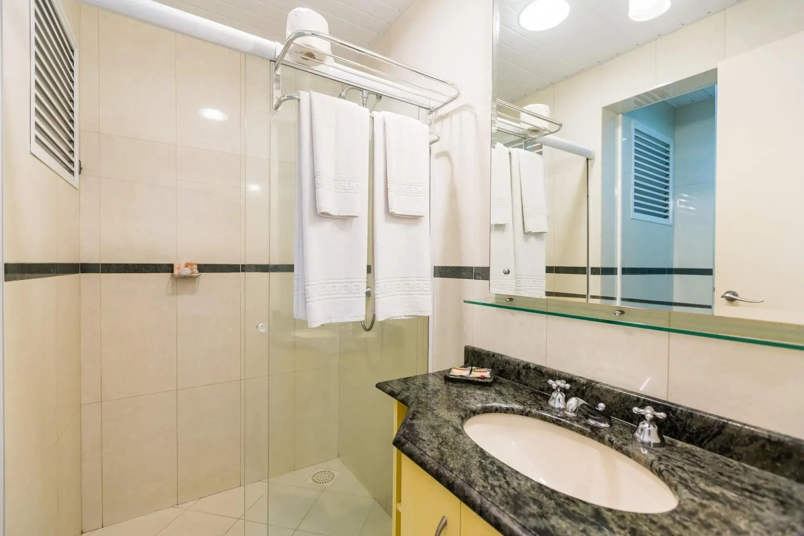 Bombinhas Blue Suítes