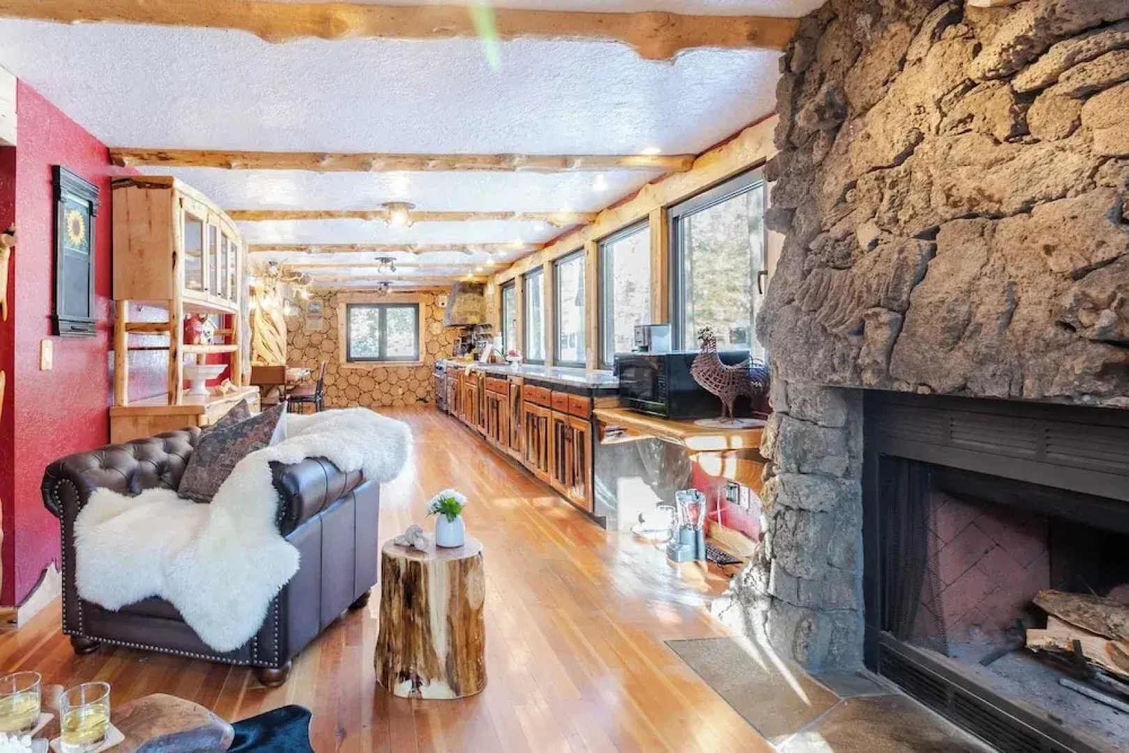 Base Camp by Avantstay Magical Cabin w/ Sauna, Hot Tub & Close to Snow & Golf