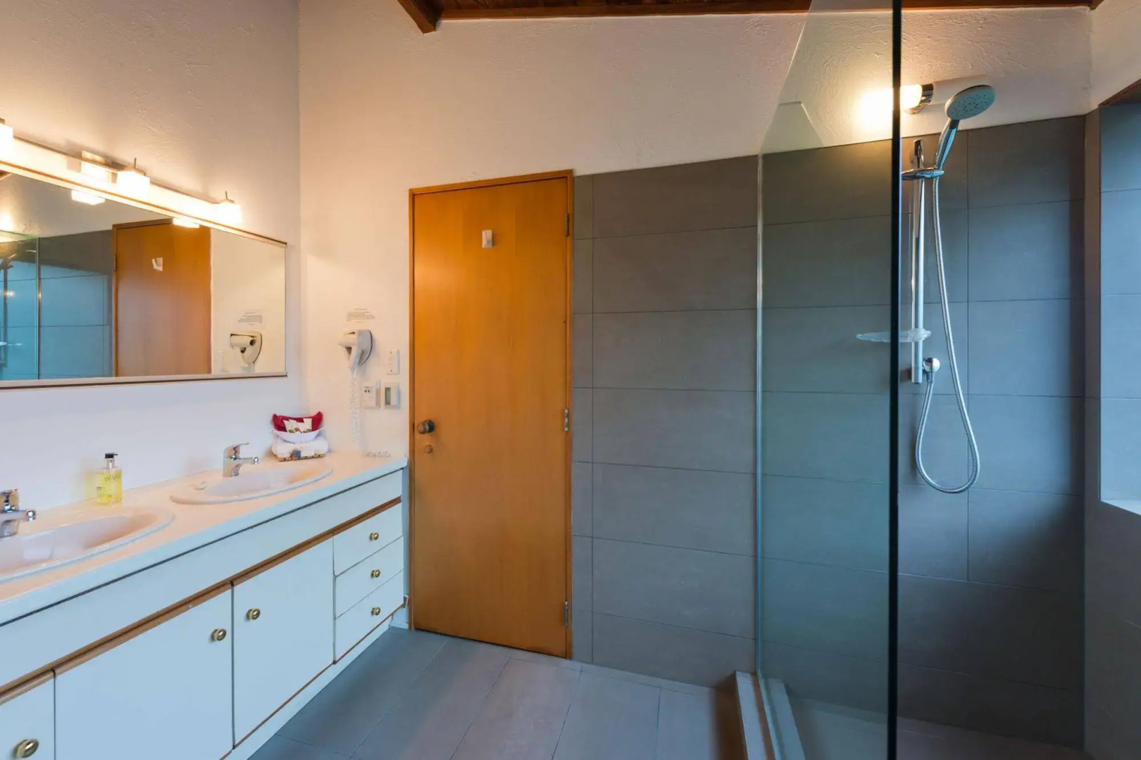 Swiss Chalet Lodge Motel