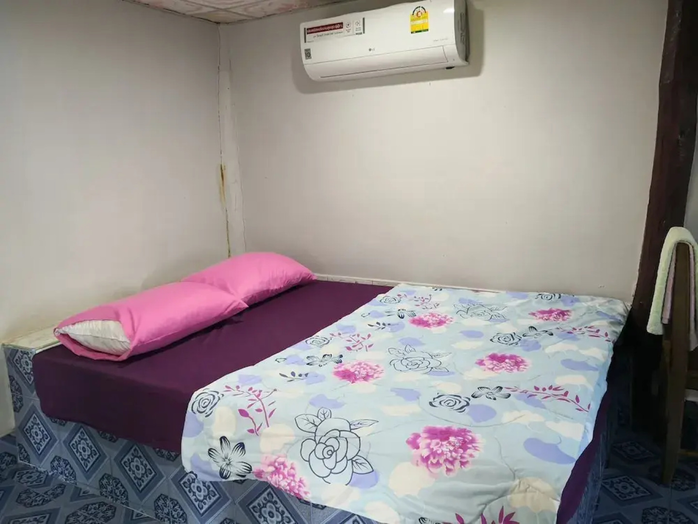 Baan Rimnam Bueng Khong Long