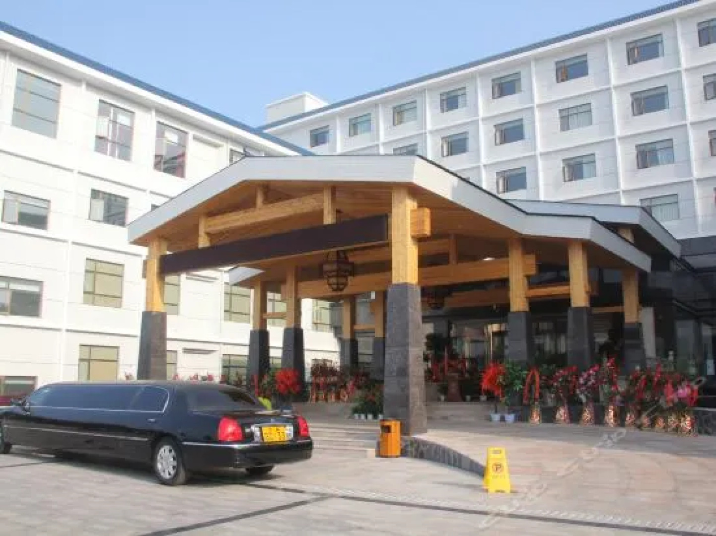 Yarui Holiday Garden Hotel