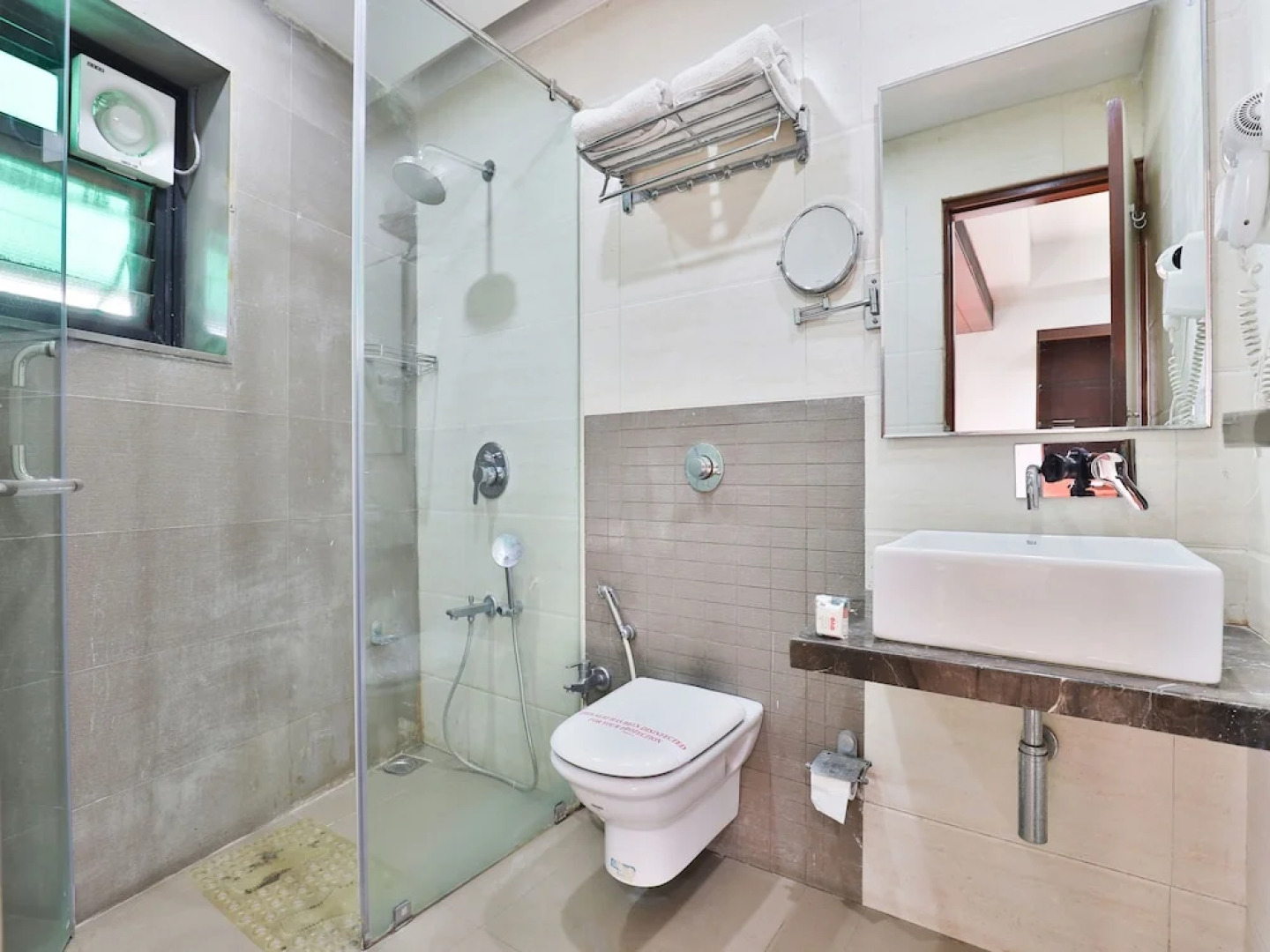 OYO 4938 Hotel Dev Aadi