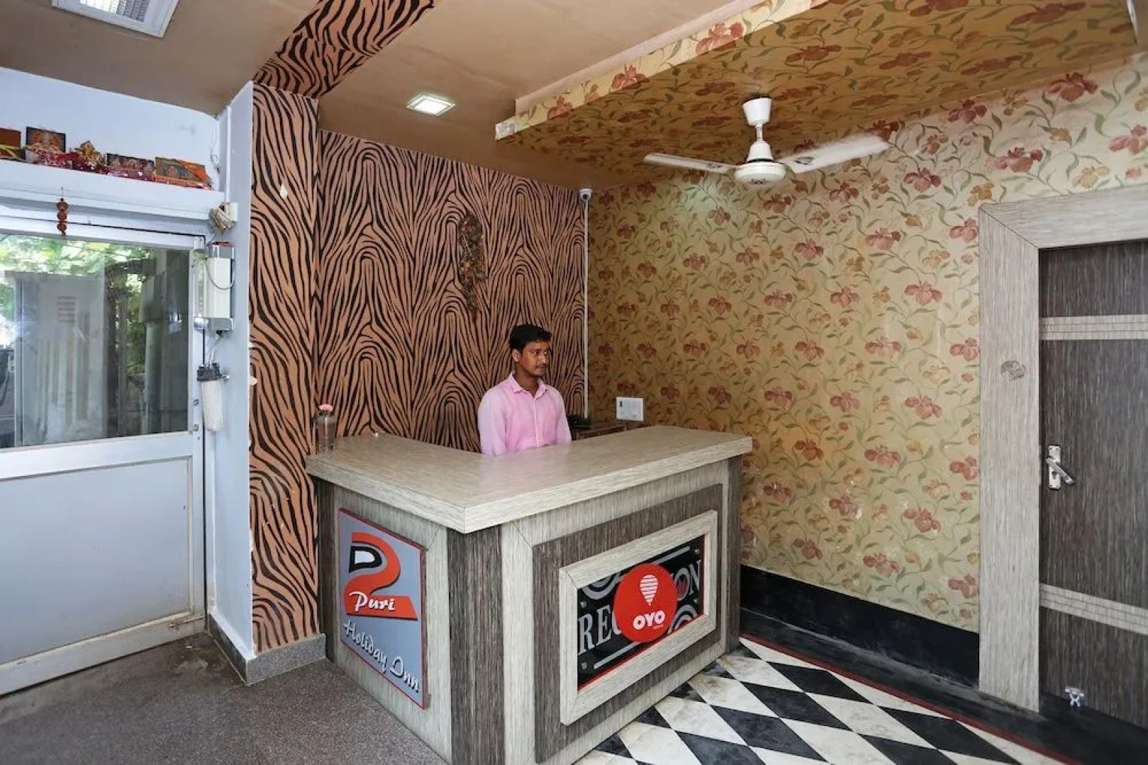 OYO 3066 D2 Holiday Inn