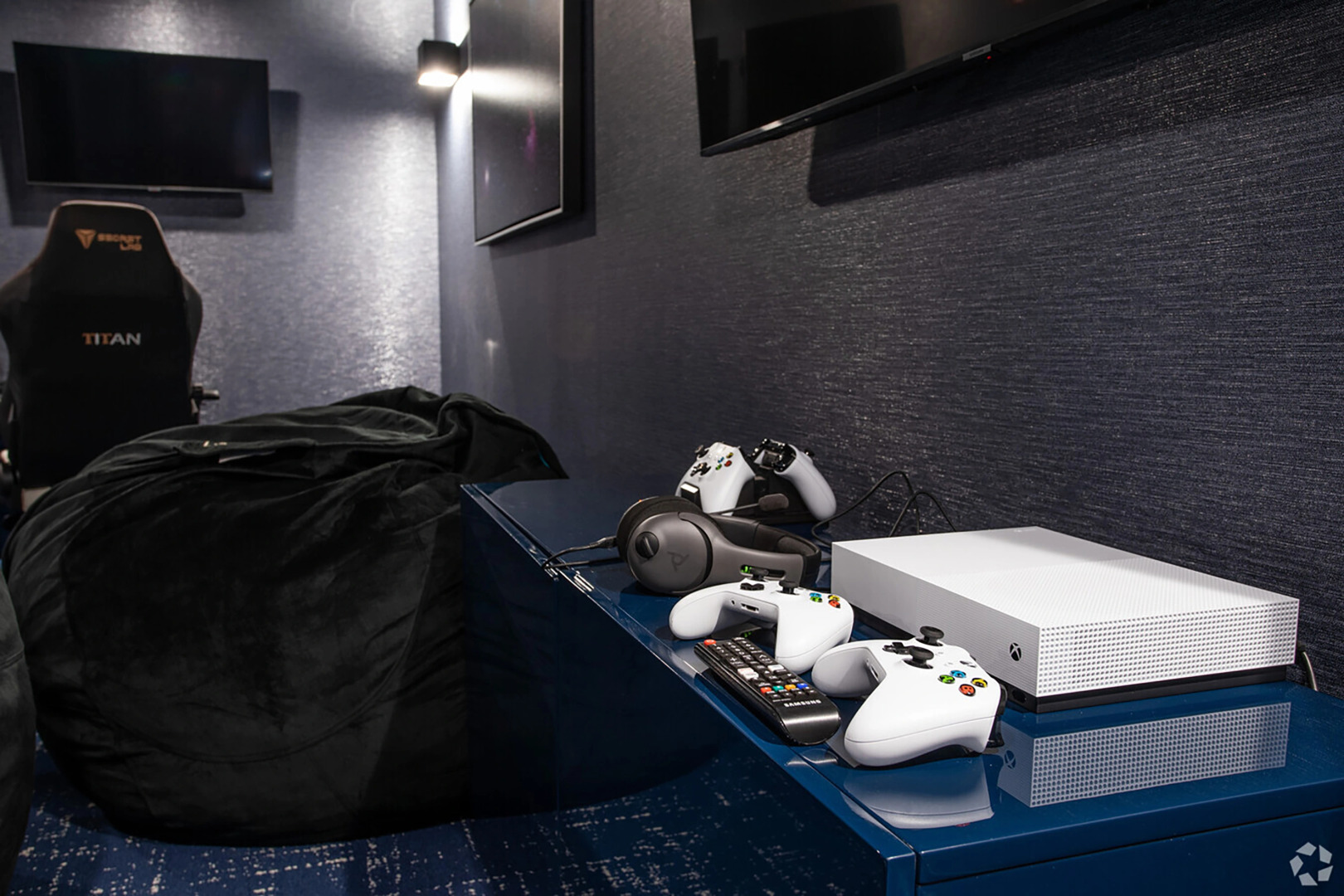 Luxurious 2BR - 2Bath W/ Gym | Downtown at Yale