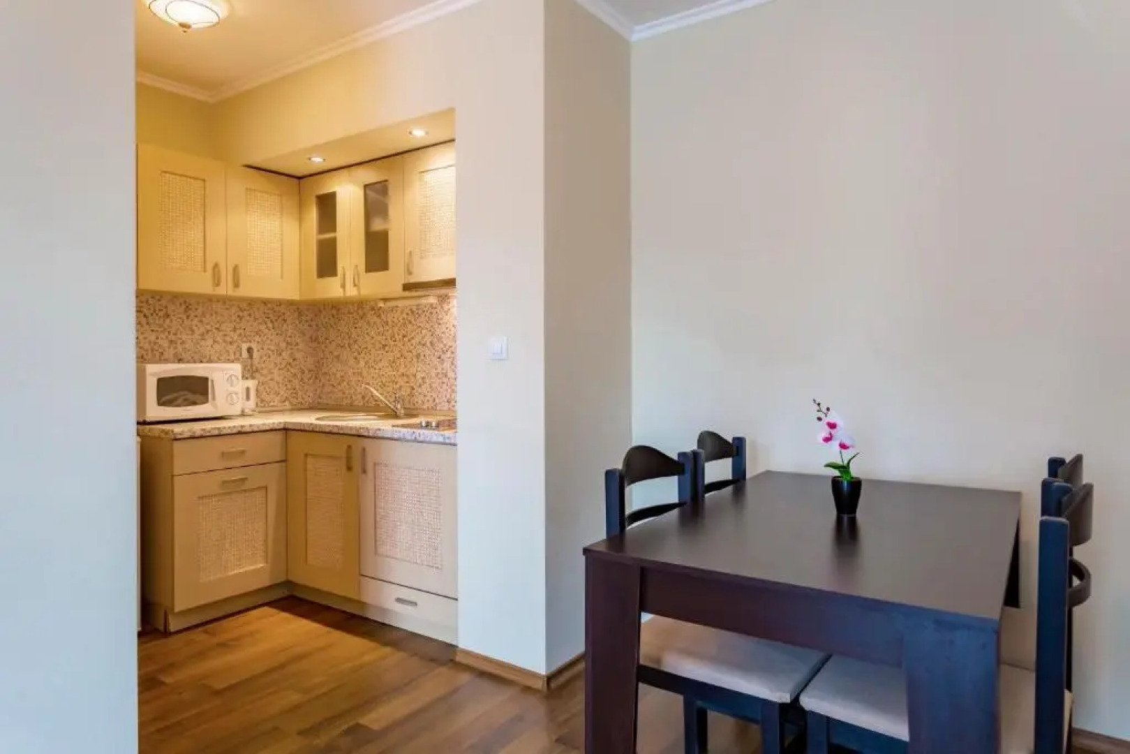 Rose Gardens Apart Hotel