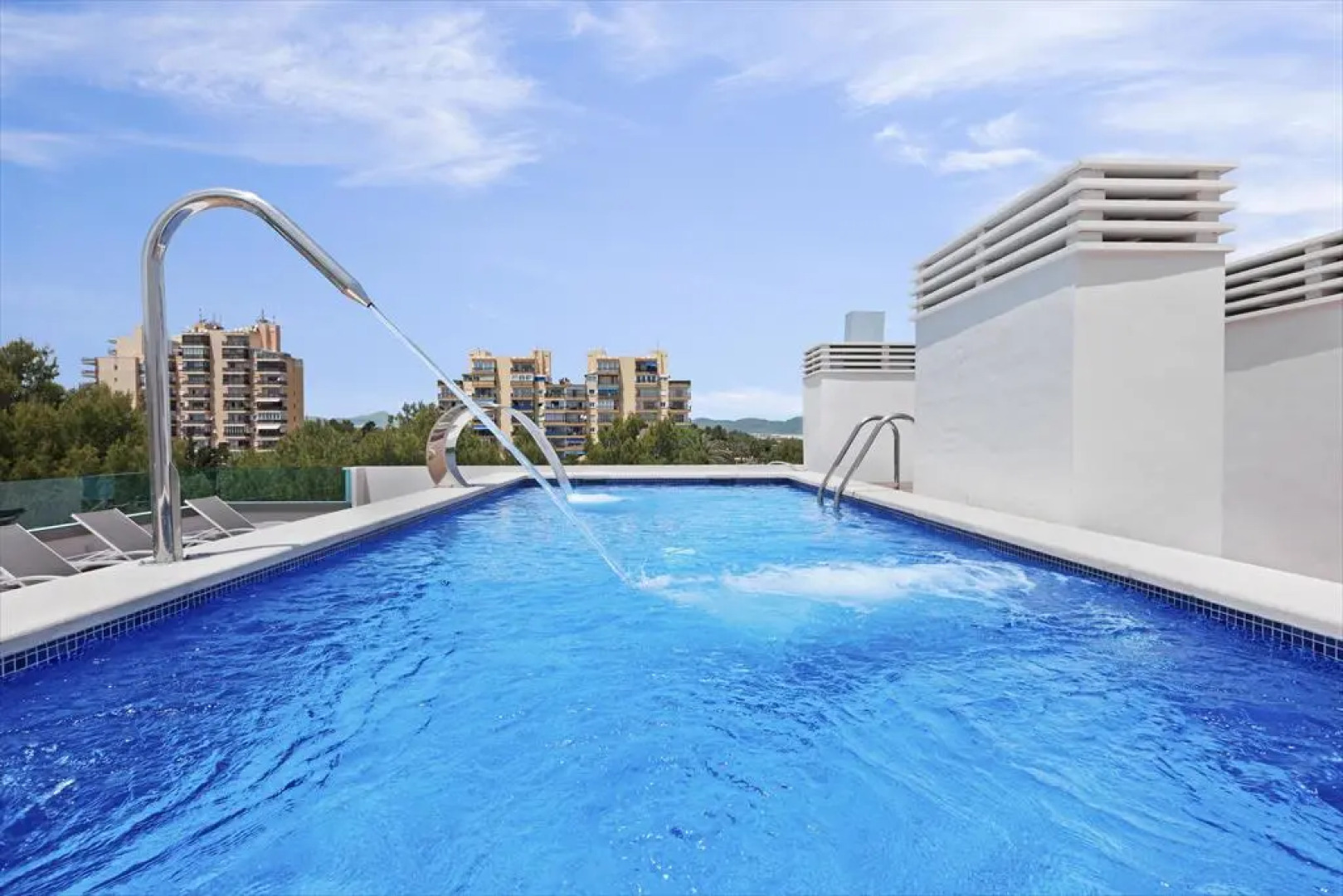 Metropolitan Playa JUKA Aparthotel