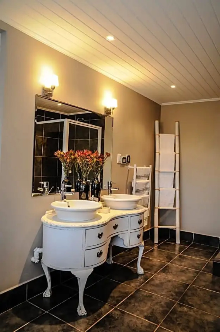 Singing Kettle Beach Lodge