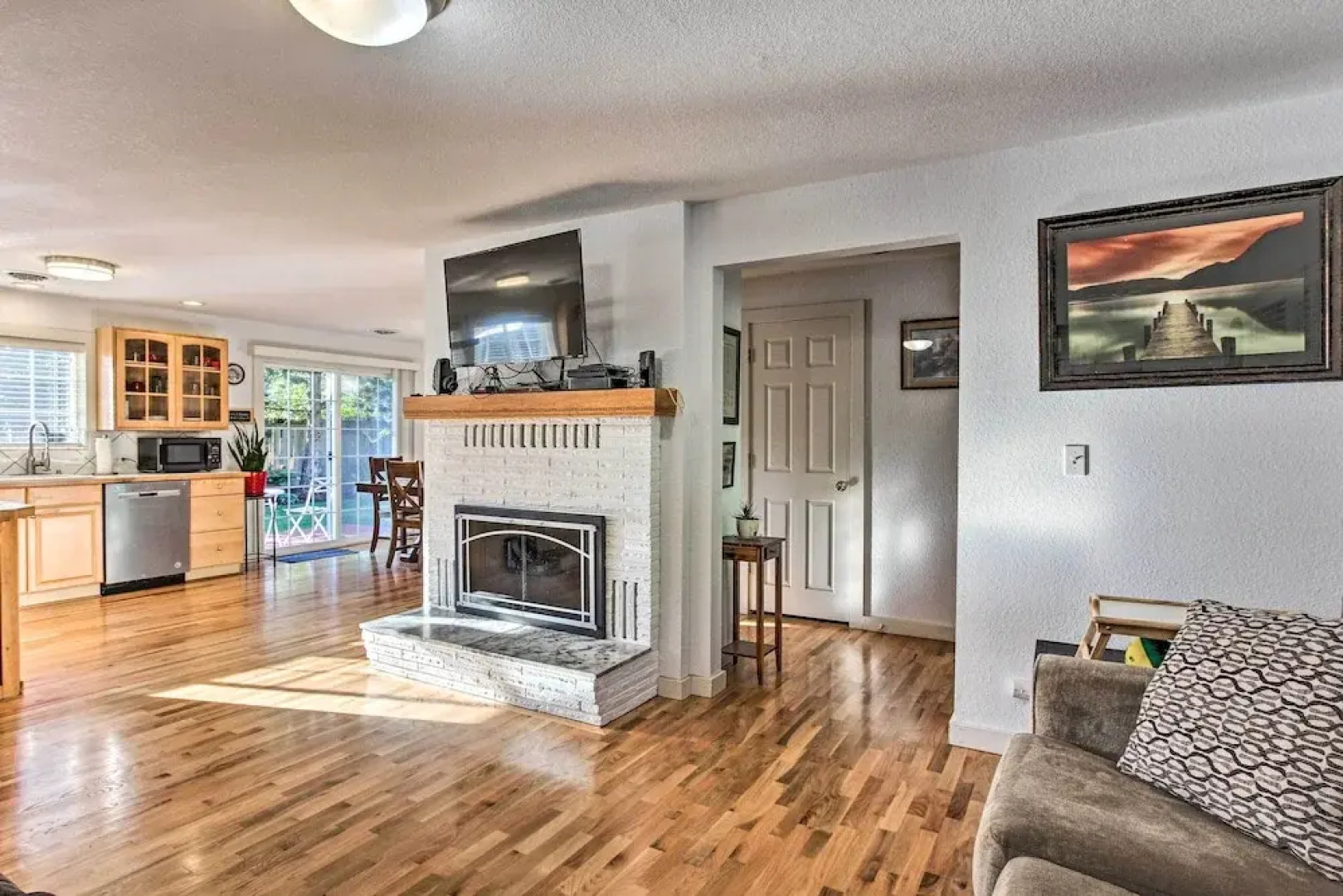 Eugene Retreat: Large Yard + Central Location