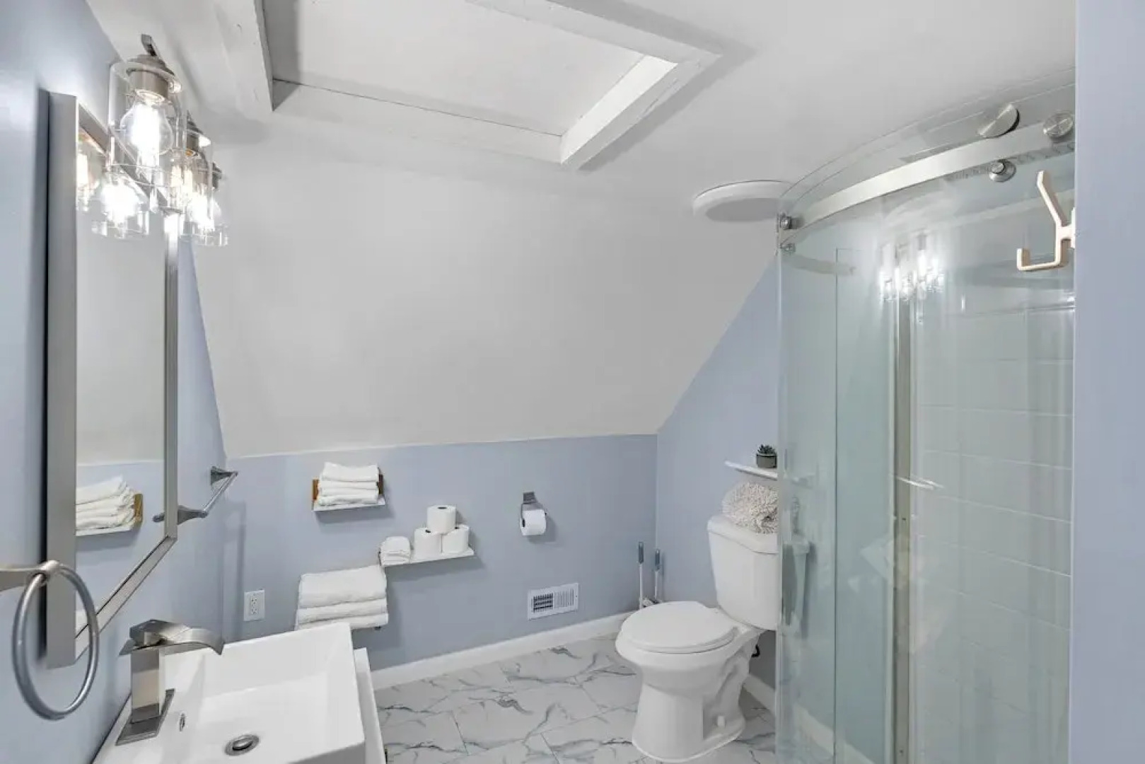 Waterfront Retreat With Stunning Views 3 Bedroom Home