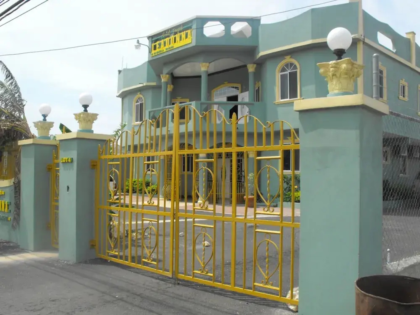 Hotel Tropik Leadonna