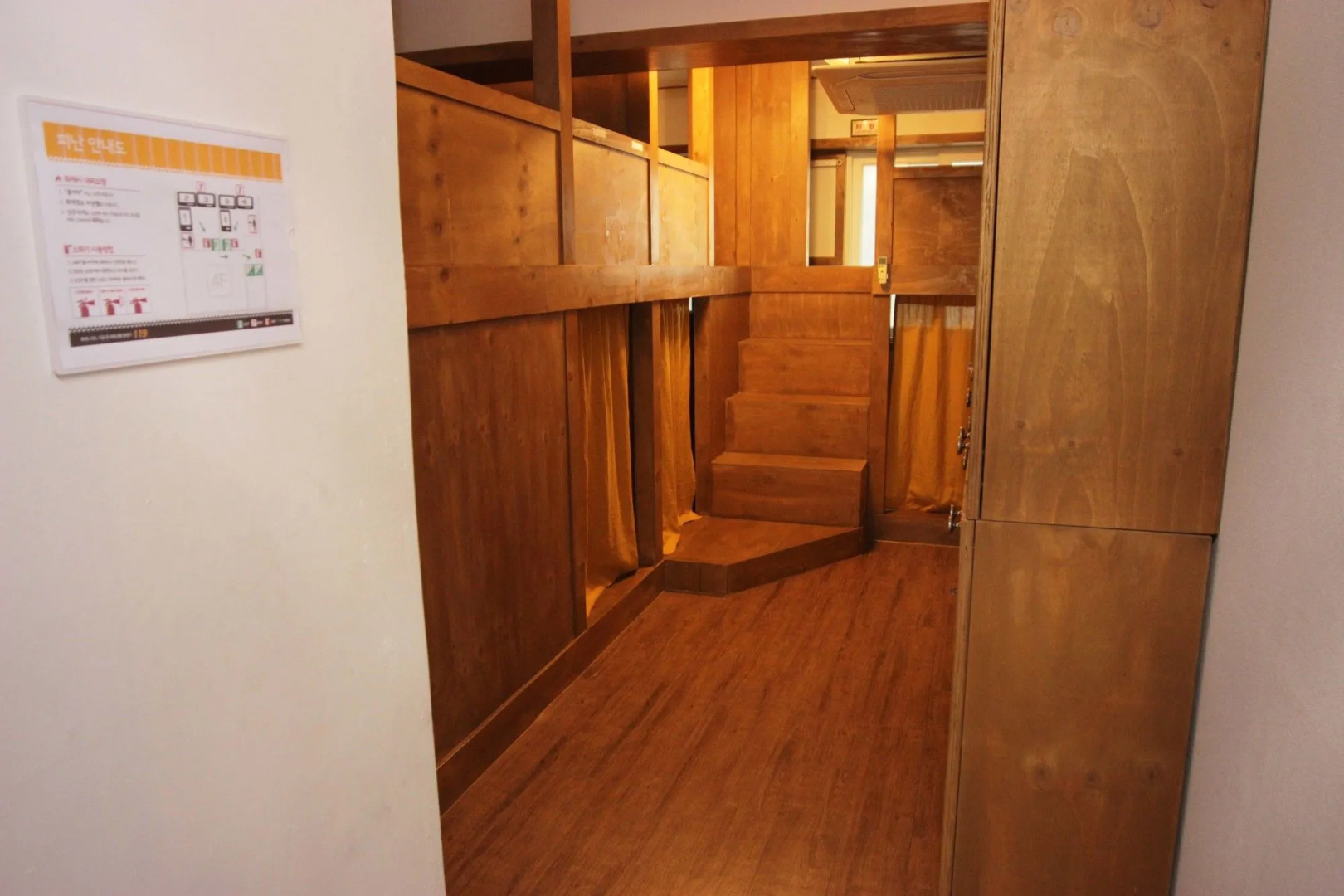 Urban Art Stay - Hostel