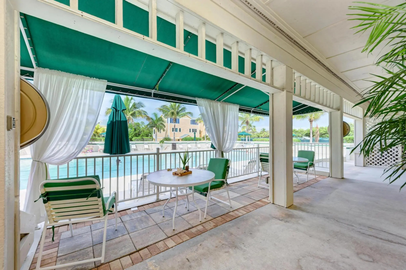Longboat Key Cedars Beach House-pet Friendly-2 Minute To The Beach
